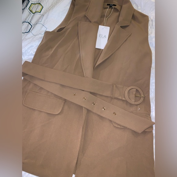 Vest - Picture 3 of 7